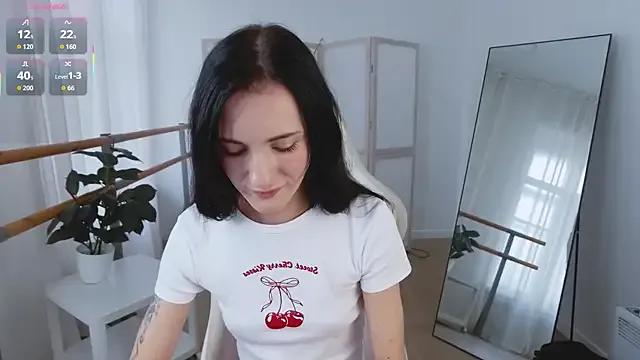 Dearly_kitty on StripChat