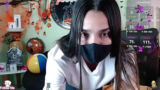 DestinyHills on StripChat