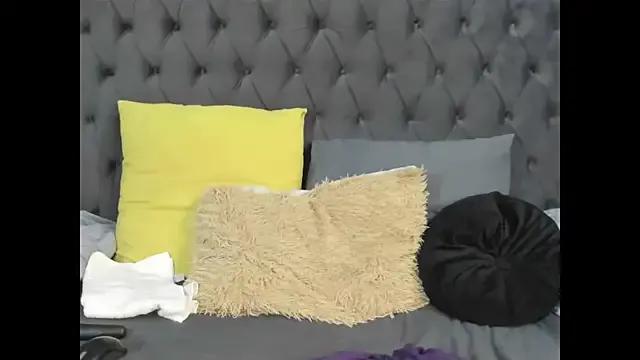 DIRTYTALKINQUEEN on StripChat