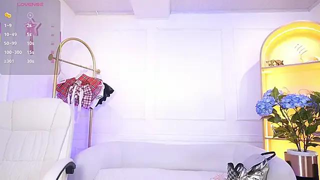 elasummer on StripChat