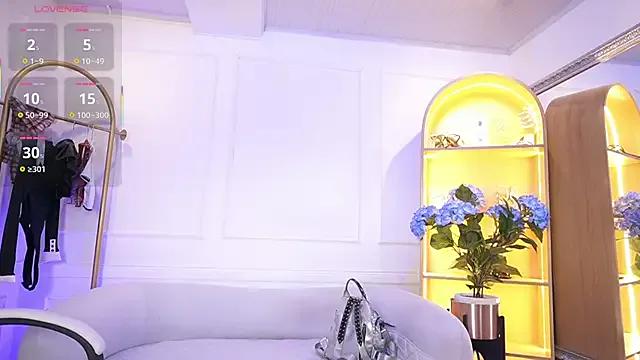 elasummer on StripChat