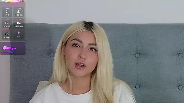 Elina_Hills on StripChat