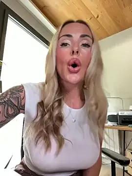 EmaSalis on StripChat