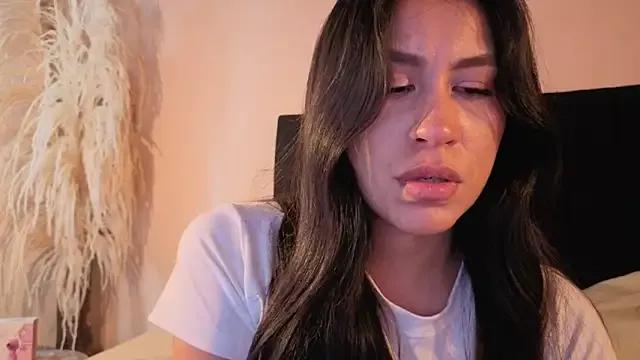 EmiGomez_ on StripChat