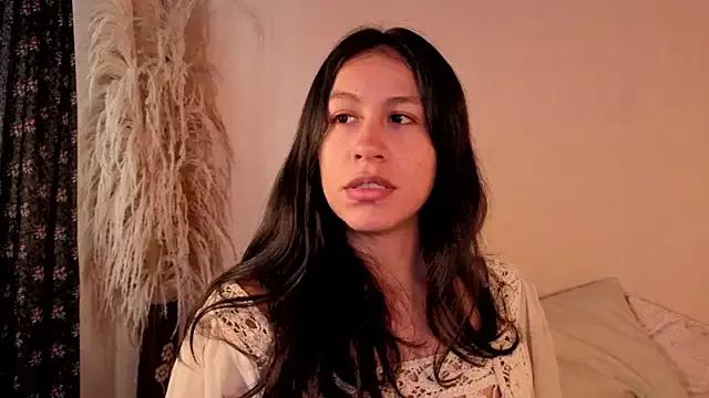 EmiGomez_ on StripChat