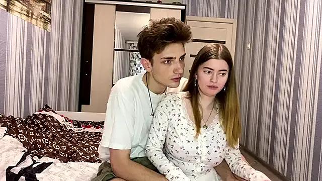 EmiliaCouple on StripChat