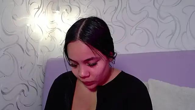 EmilyQueen3x on StripChat