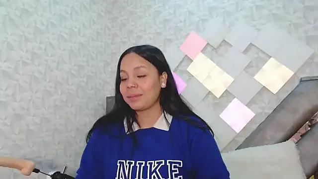 EmilyQueen3x on StripChat