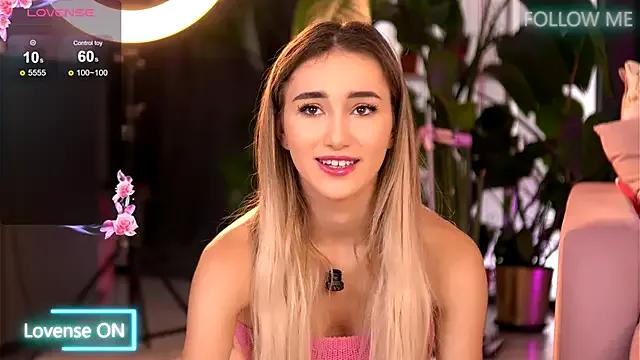 EmilyRaymont on StripChat