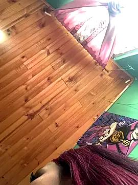 Emilyy-18 on StripChat