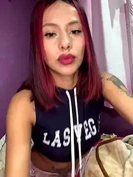 Emilyy-18 on StripChat
