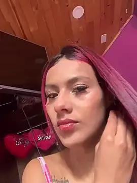 Emilyy-18 on StripChat