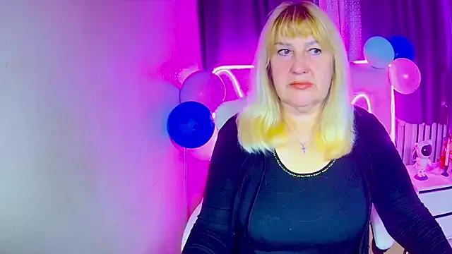 EmmaEllison on StripChat