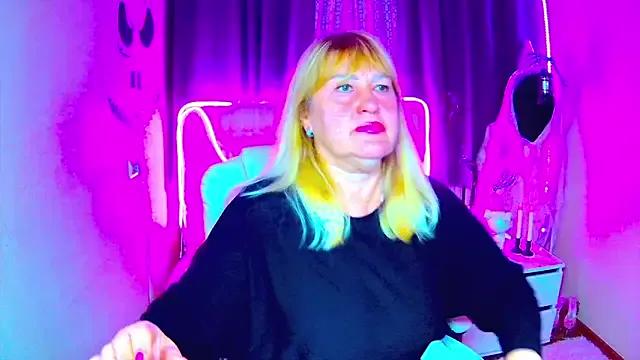 EmmaEllison on StripChat