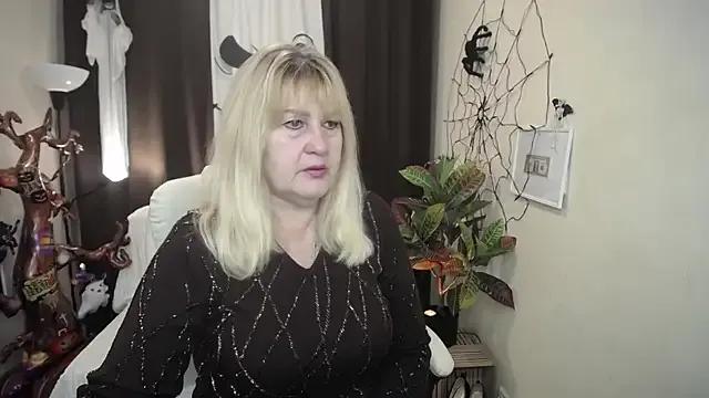 EmmaEllison on StripChat