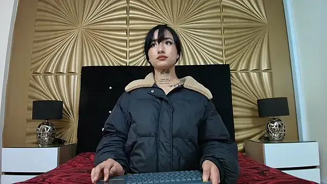 emmily_keller19 on StripChat