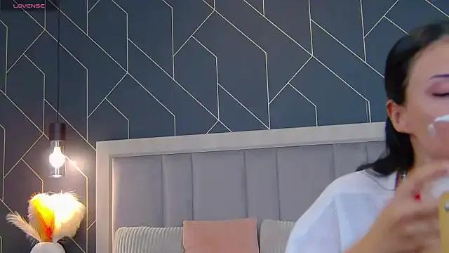 EmyLaveau on StripChat