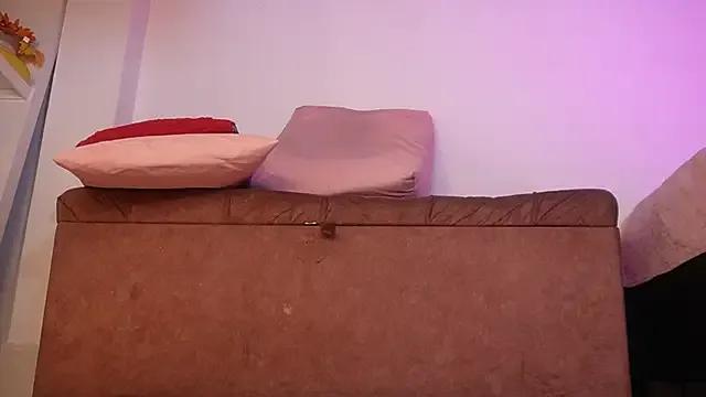 emyli_sw_ on StripChat