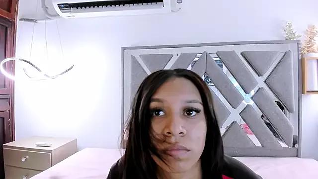 Fernanda_brown18 on StripChat