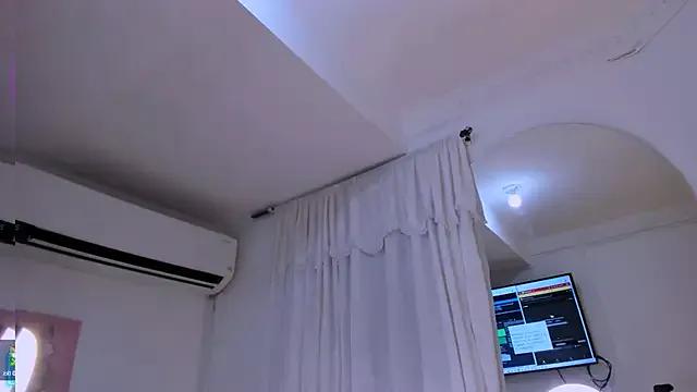 Fernanda_brown18 on StripChat