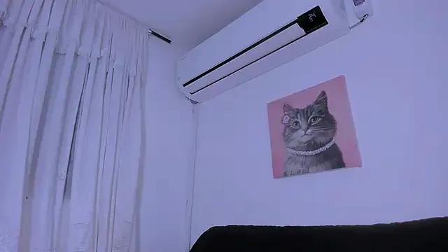 Fernanda_brown18 on StripChat