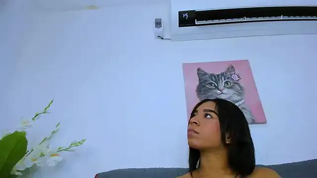 Fernanda_brown18 on StripChat