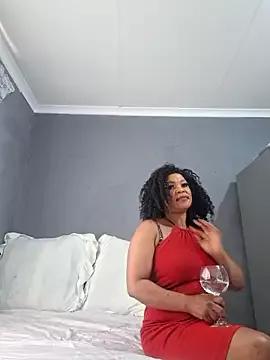 Foxybrownxx1 on StripChat