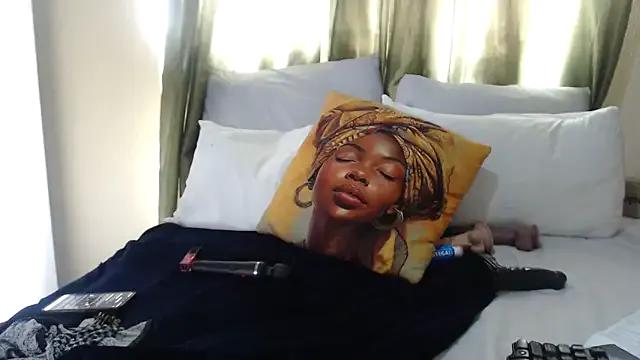 Foxybrownxx1 on StripChat