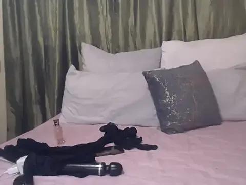 Foxybrownxx1 on StripChat