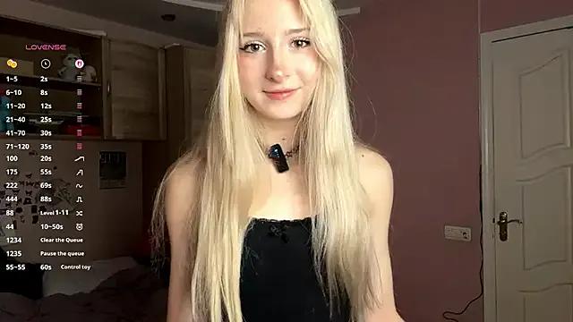 FridaAaberg on StripChat