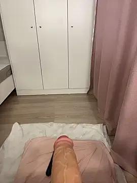 fuckdoll_18 on StripChat