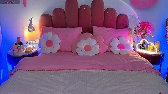 GiaCale on StripChat