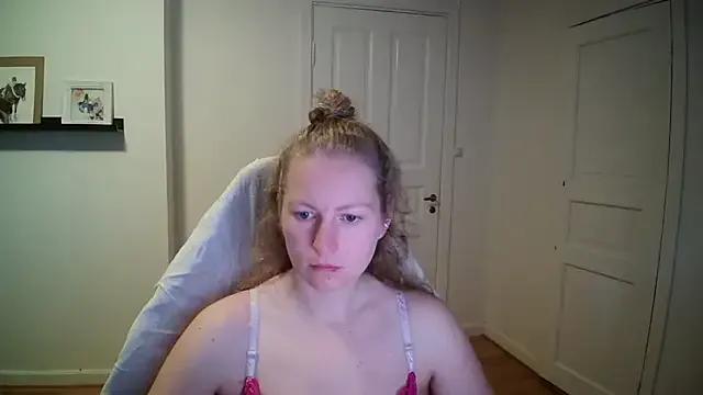 Girlnina-1995 on StripChat