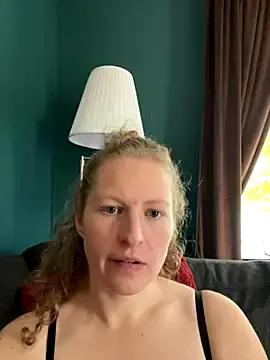 Girlnina-1995 on StripChat