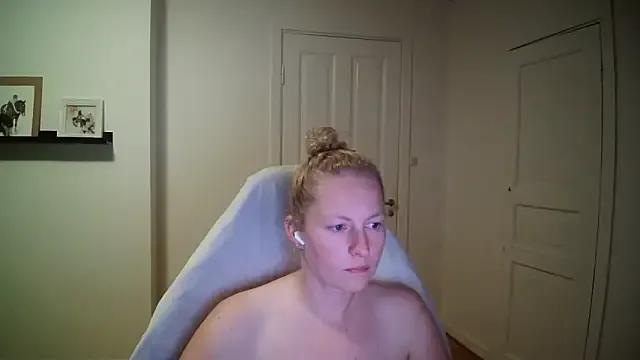 Girlnina-1995 on StripChat