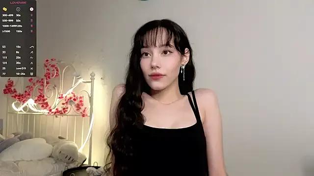 glamourr — squeeze my booty close to cam