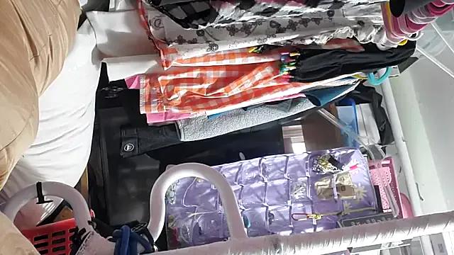 gurlnips on StripChat