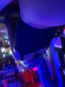 gurlnips on StripChat