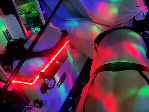 gurlnips on StripChat