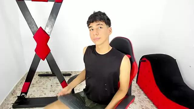 Harry_LatinBoy on StripChat