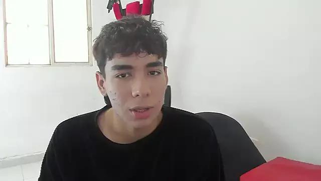 Harry_LatinBoy on StripChat