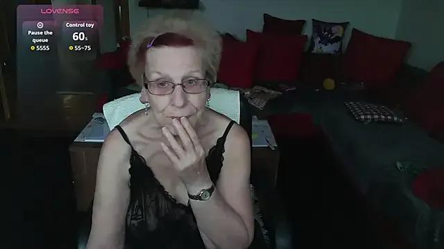 HeisseomaOriginal on StripChat