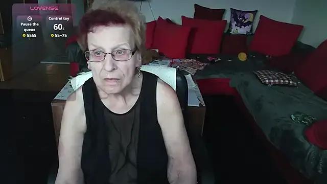 HeisseomaOriginal on StripChat