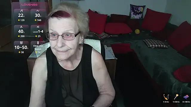 HeisseomaOriginal on StripChat