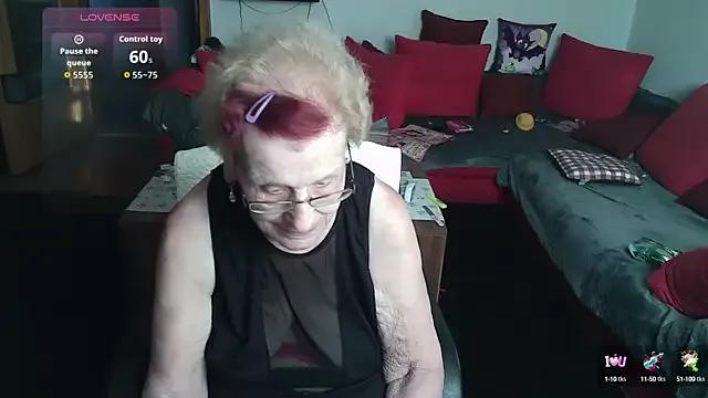 HeisseomaOriginal on StripChat