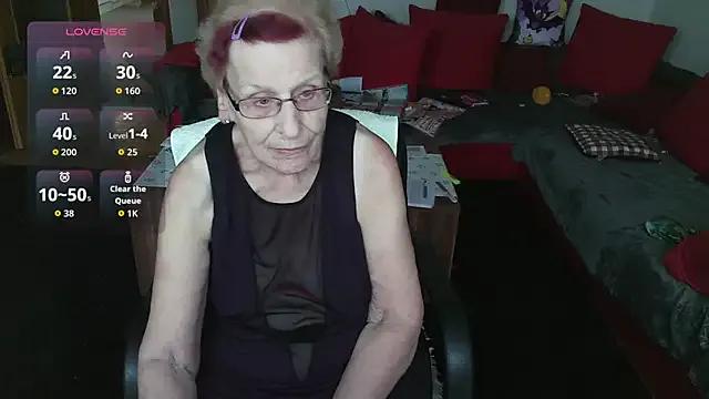 HeisseomaOriginal on StripChat