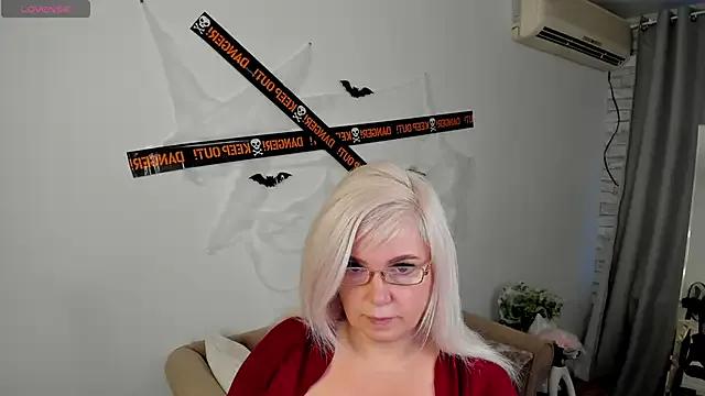 Hella_Fabel on StripChat