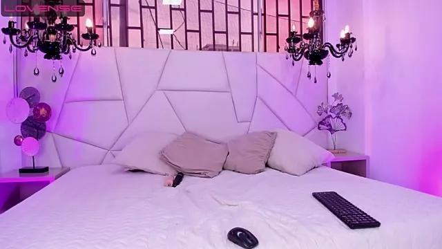 Hilary_Smile_ on StripChat