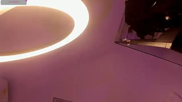 Hilary_Smile_ on StripChat