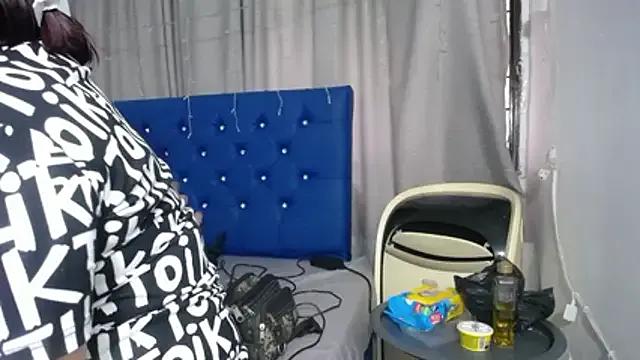 hornny_cougar on StripChat